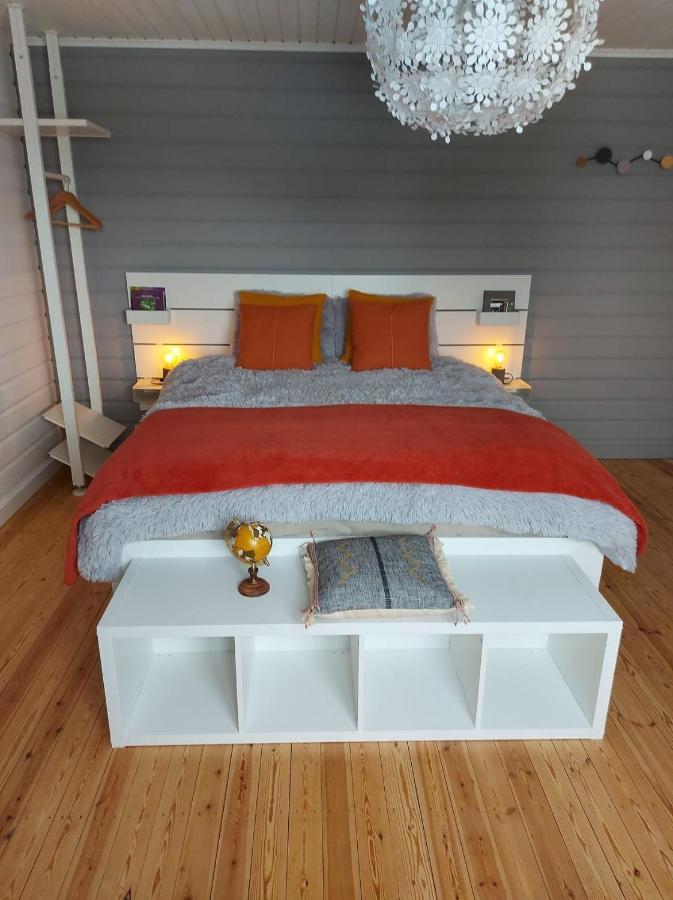 ティユー Aux Capucines Bed & Breakfast エクステリア 写真